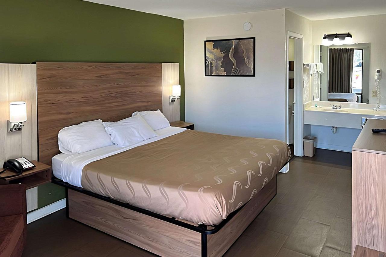 Quality Inn Томсън Екстериор снимка