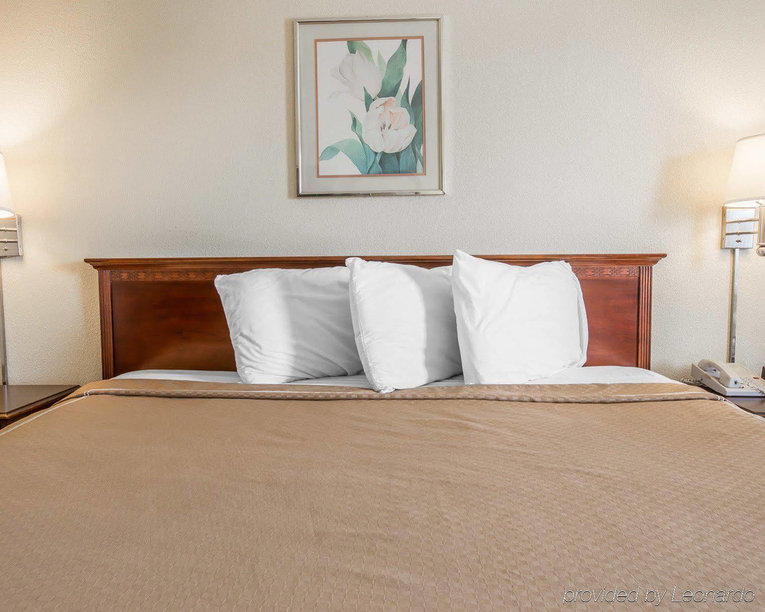 Quality Inn Томсън Екстериор снимка
