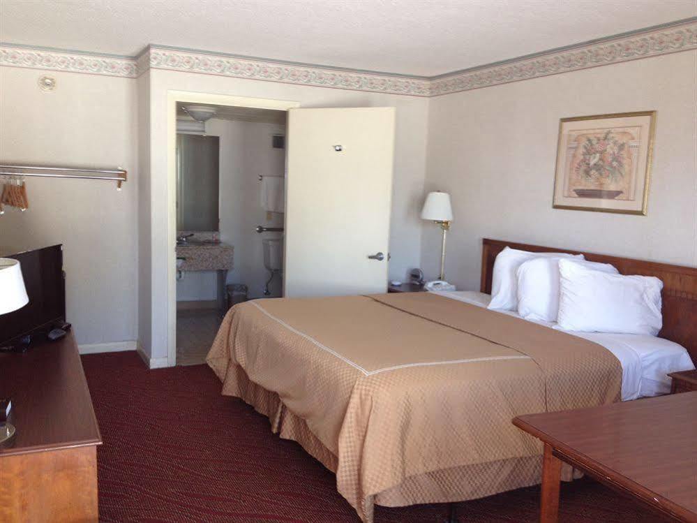 Quality Inn Томсън Екстериор снимка
