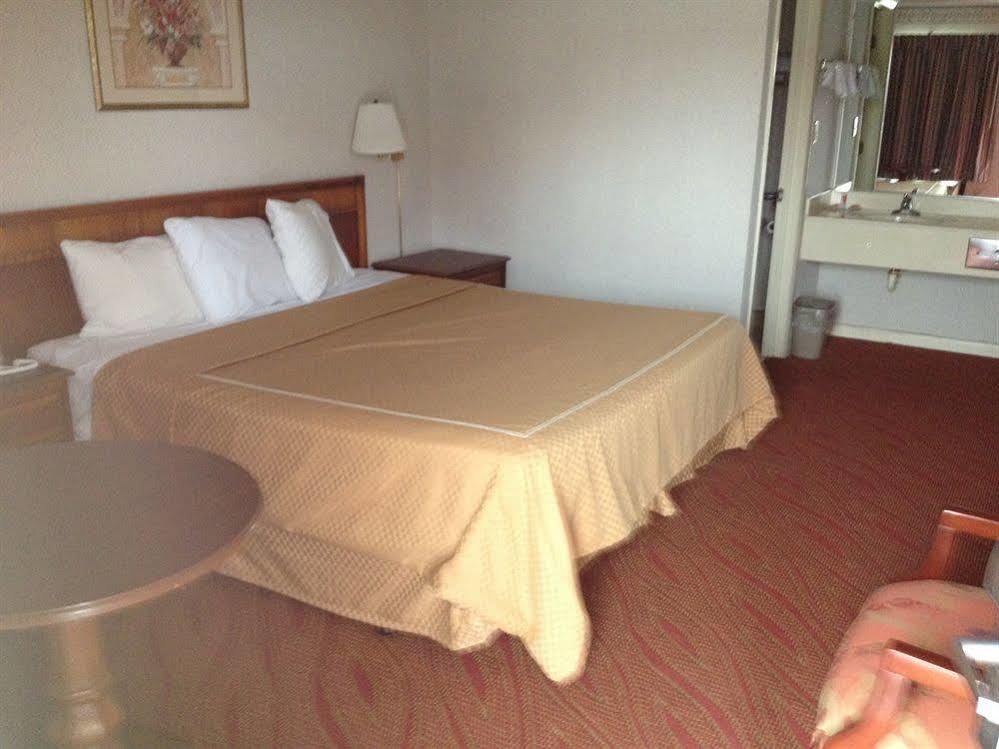 Quality Inn Томсън Екстериор снимка